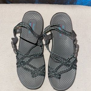 EUC Skechers Reggae Irie Mon Sandals